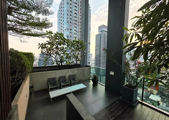Si Lom Sathon Is A Large Space View Near King Power Mahanakhon Bts Phat Phong Night Market Tourist Business District *