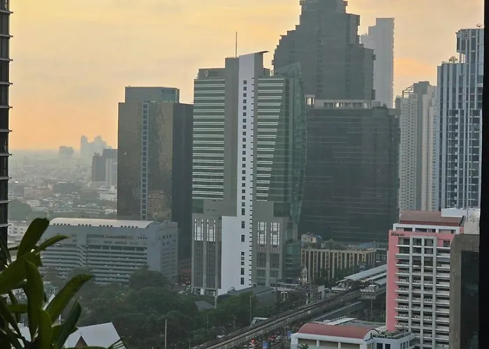 Si Lom Sathon Is A Large Space View Near King Power Mahanakhon Bts Phat Phong Night Market Tourist Business District 公寓 *