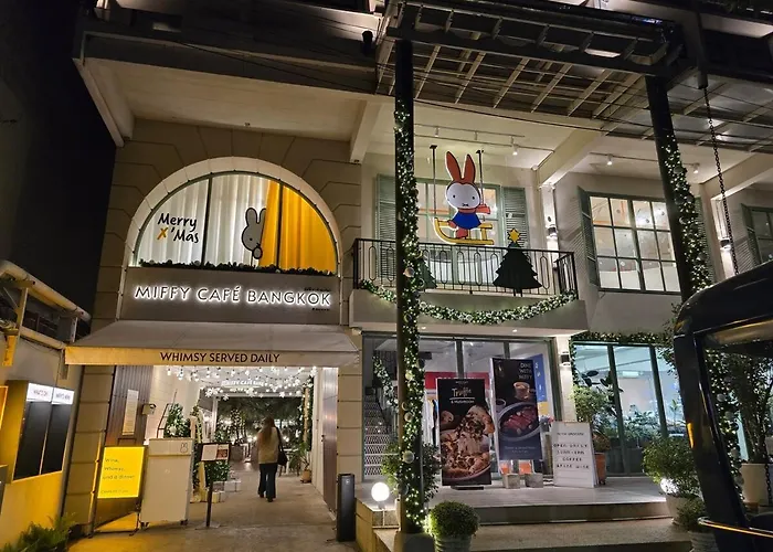 Si Lom Sathon Is A Large Space View Near King Power Mahanakhon Bts Phat Phong Night Market Tourist Business District *