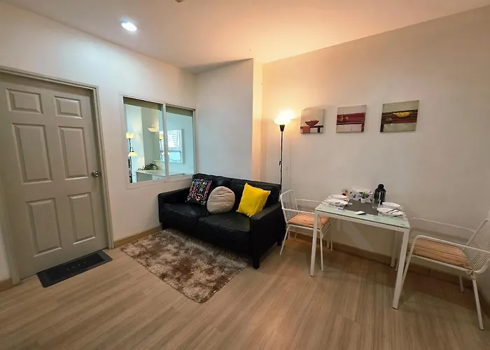 Si Lom Sathon Is A Large Space View Near King Power Mahanakhon Bts Phat Phong Night Market Tourist Business District