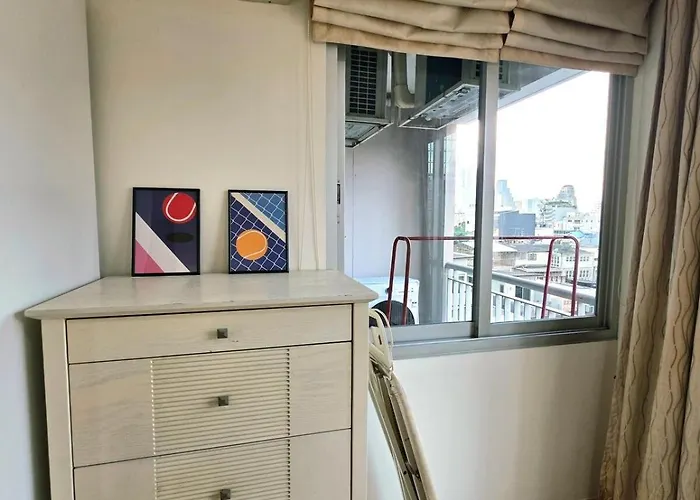 Si Lom Sathon Is A Large Space View Near King Power Mahanakhon Bts Phat Phong Night Market Tourist Business District * 曼谷